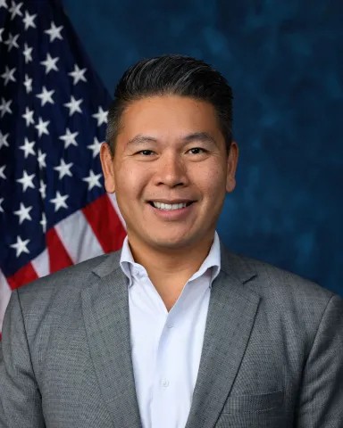 Derek Tran